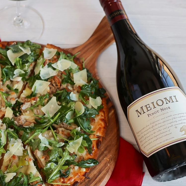 Meiomi Pinot Noir with pizza a perfect wine pairing