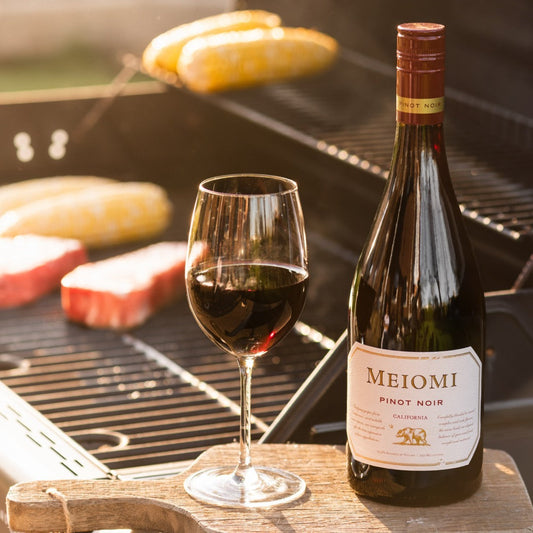 Summer Wine Essentials: Perfect Pairings for Your BBQs and Picnics.